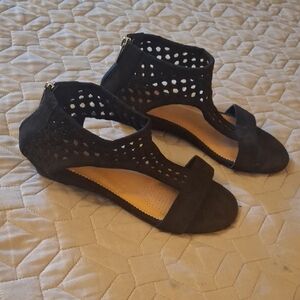 Comfortview Black Perforated Sandals